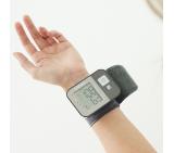 Beurer BC 27 Wrist blood pressure monitor; large, easy-to-read display; risk indicator; arrhythmia detection; medical device; circumferences 14.0-19.5 cm; storage bag, 5 year warranty